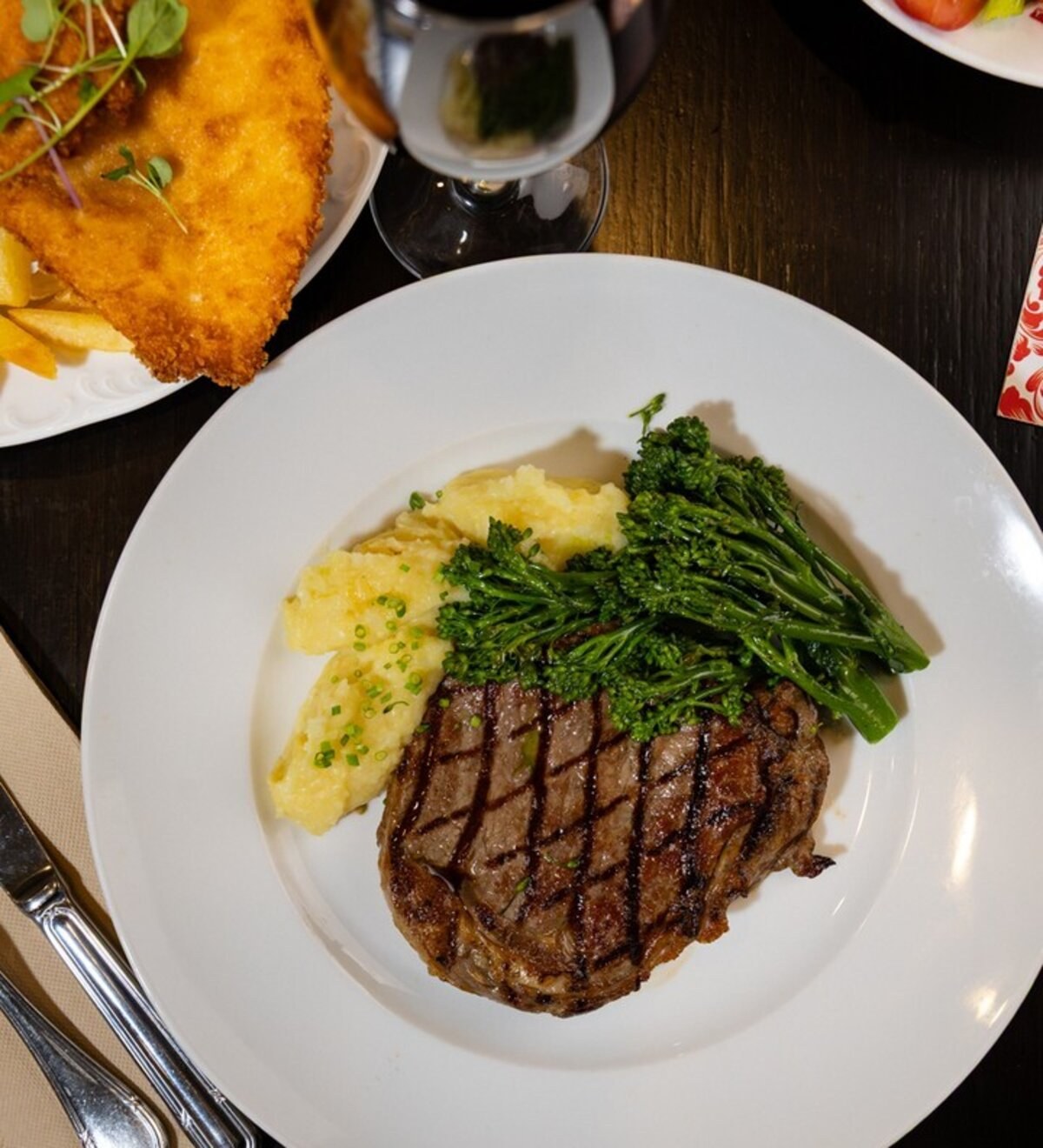 Steak with mash and broccolini